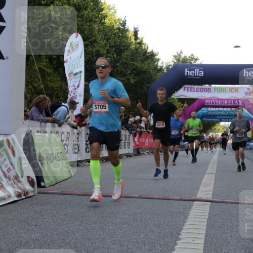 06.09.2026 - CURREX Alsterlauf Yannick Fuchs http://msf.ph/oto/10142704 06.09.2026 09:47:01 Ziel 2072, 2210, 2605, 3678, 4311, 4460, 5198, 5705, 5731, 8104, 8125 meine-sportfotos.de