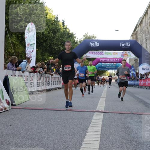 06.09.2026 - CURREX Alsterlauf Yannick Fuchs http://msf.ph/oto/10142785 06.09.2026 09:47:02 Ziel 2072, 2210, 2569, 2605, 3678, 4311, 4460, 5198, 5705, 5731, 6150, 8104, 8125 meine-sportfotos.de