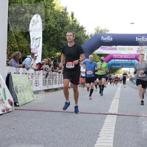 06.09.2026 - CURREX Alsterlauf Yannick Fuchs http://msf.ph/oto/10142824 06.09.2026 09:47:02 Ziel 2072, 2210, 2569, 2605, 3678, 4311, 4460, 5198, 5705, 5731, 6150, 8104, 8125 meine-sportfotos.de