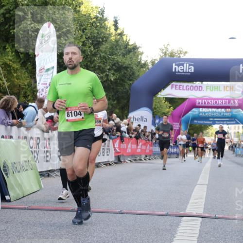 06.09.2026 - CURREX Alsterlauf Yannick Fuchs http://msf.ph/oto/10143025 06.09.2026 09:47:05 Ziel 2072, 2210, 2569, 2605, 4460, 5297, 5705, 6150, 8104, 8125 meine-sportfotos.de