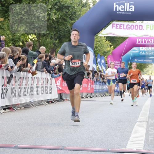 06.09.2026 - CURREX Alsterlauf Yannick Fuchs http://msf.ph/oto/10143199 06.09.2026 09:47:08 Ziel 2210, 2569, 2605, 4306, 5297, 5705, 5877, 6150, 8104, 8125 meine-sportfotos.de