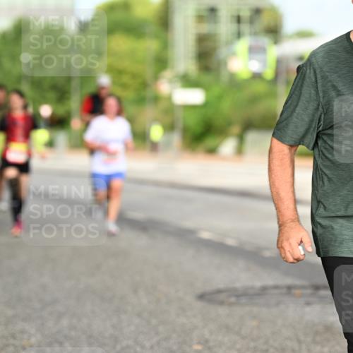 06.09.2026 - CURREX Alsterlauf Dr. Thomas Lammeyer http://msf.ph/oto/10143683 06.09.2026 10:14:31 Laufen 4102 meine-sportfotos.de