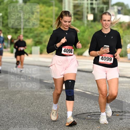 06.09.2026 - CURREX Alsterlauf Dr. Thomas Lammeyer http://msf.ph/oto/10144231 06.09.2026 10:15:52 Laufen 4098, 4099 meine-sportfotos.de