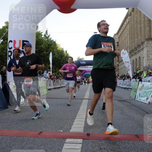 06.09.2026 - CURREX Alsterlauf Yannick Fuchs http://msf.ph/oto/10144591 06.09.2026 09:47:28 Ziel 2106, 2807, 2953, 3386, 4441, 4674, 4863, 5309, 5389, 5407, 5645, 5729, 6021 meine-sportfotos.de
