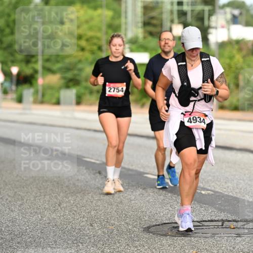 06.09.2026 - CURREX Alsterlauf Dr. Thomas Lammeyer http://msf.ph/oto/10144613 06.09.2026 10:16:44 Laufen 2754, 4934 meine-sportfotos.de