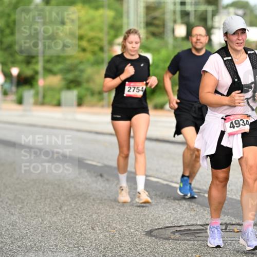06.09.2026 - CURREX Alsterlauf Dr. Thomas Lammeyer http://msf.ph/oto/10144618 06.09.2026 10:16:44 Laufen 2754, 4934 meine-sportfotos.de