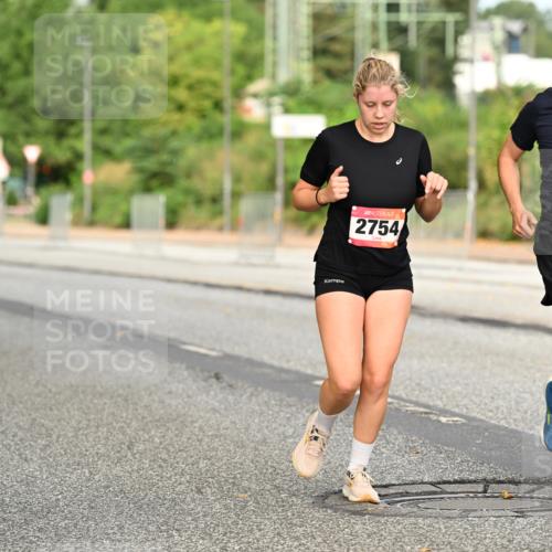 06.09.2026 - CURREX Alsterlauf Dr. Thomas Lammeyer http://msf.ph/oto/10144625 06.09.2026 10:16:45 Laufen 3499, 2754 meine-sportfotos.de