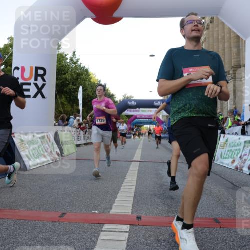 06.09.2026 - CURREX Alsterlauf Yannick Fuchs http://msf.ph/oto/10144626 06.09.2026 09:47:28 Ziel 2106, 2807, 2953, 3386, 4441, 4674, 4863, 5309, 5389, 5407, 5645, 5729, 6021 meine-sportfotos.de
