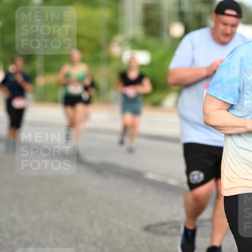 06.09.2026 - CURREX Alsterlauf Dr. Thomas Lammeyer http://msf.ph/oto/10144748 06.09.2026 10:17:03 Laufen 2604 meine-sportfotos.de