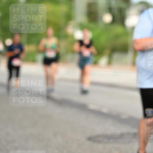 06.09.2026 - CURREX Alsterlauf Dr. Thomas Lammeyer http://msf.ph/oto/10144754 06.09.2026 10:17:03 Laufen 3918 meine-sportfotos.de