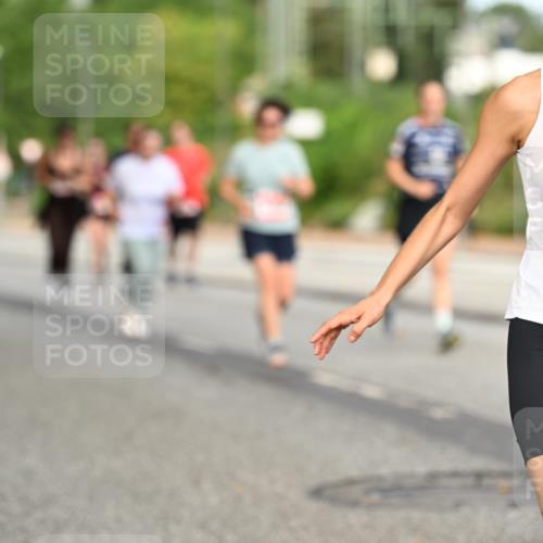 06.09.2026 - CURREX Alsterlauf Dr. Thomas Lammeyer http://msf.ph/oto/10145019 06.09.2026 10:17:33 Laufen 4260 meine-sportfotos.de