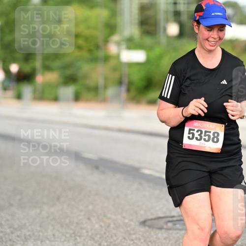 06.09.2026 - CURREX Alsterlauf Dr. Thomas Lammeyer http://msf.ph/oto/10145158 06.09.2026 10:17:50 Laufen 5563, 5358 meine-sportfotos.de
