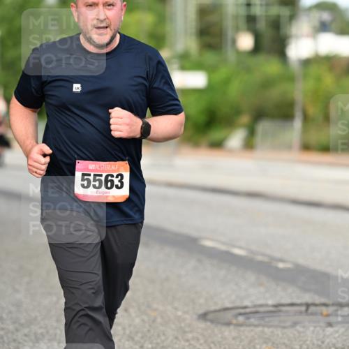 06.09.2026 - CURREX Alsterlauf Dr. Thomas Lammeyer http://msf.ph/oto/10145181 06.09.2026 10:17:52 Laufen 5563 meine-sportfotos.de