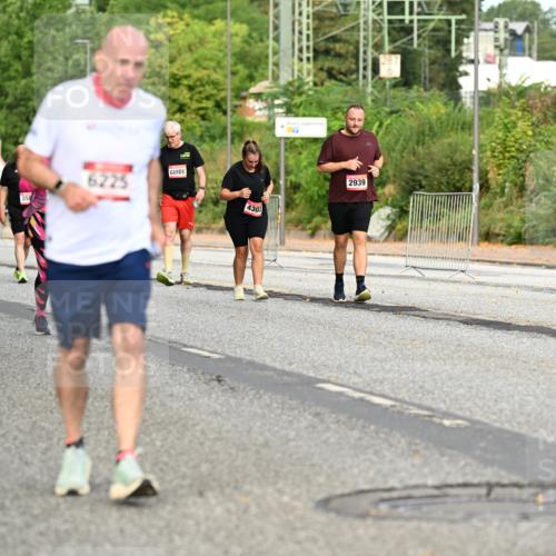 06.09.2026 - CURREX Alsterlauf Dr. Thomas Lammeyer http://msf.ph/oto/10145503 06.09.2026 10:18:34 Laufen 3, 4918, 3578, 6225, 4303, 2939, 287 meine-sportfotos.de