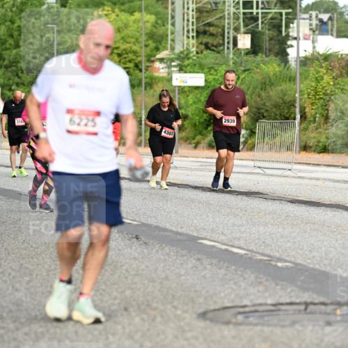 06.09.2026 - CURREX Alsterlauf Dr. Thomas Lammeyer http://msf.ph/oto/10145506 06.09.2026 10:18:34 Laufen 553, 3578, 358, 33, 6225, 4303, 2939 meine-sportfotos.de