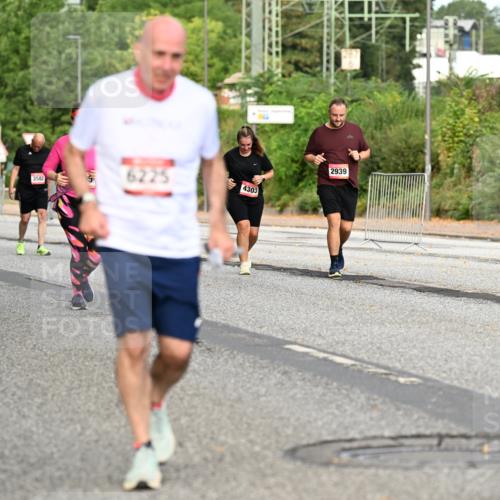 06.09.2026 - CURREX Alsterlauf Dr. Thomas Lammeyer http://msf.ph/oto/10145507 06.09.2026 10:18:35 Laufen 3582, 6225, 3578, 553, 4303, 2939 meine-sportfotos.de