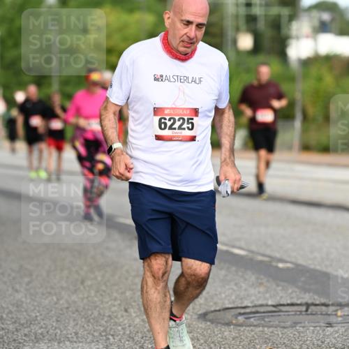 06.09.2026 - CURREX Alsterlauf Dr. Thomas Lammeyer http://msf.ph/oto/10145514 06.09.2026 10:18:35 Laufen 6225 meine-sportfotos.de