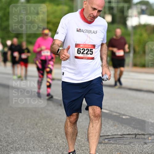 06.09.2026 - CURREX Alsterlauf Dr. Thomas Lammeyer http://msf.ph/oto/10145515 06.09.2026 10:18:35 Laufen 6225 meine-sportfotos.de