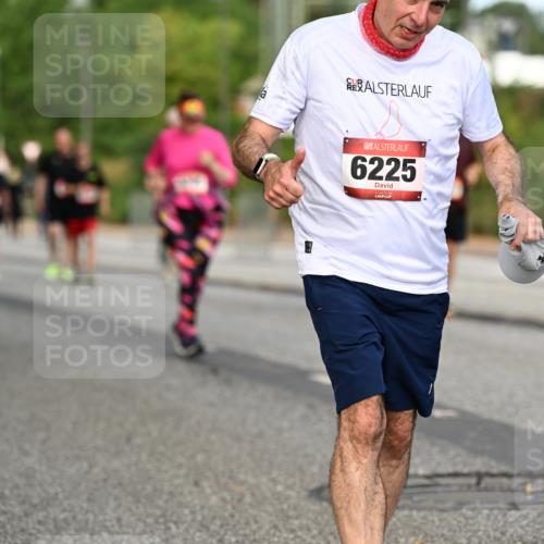 06.09.2026 - CURREX Alsterlauf Dr. Thomas Lammeyer http://msf.ph/oto/10145520 06.09.2026 10:18:36 Laufen 6225 meine-sportfotos.de