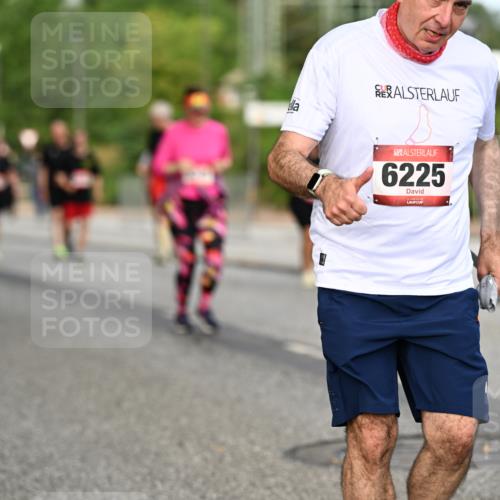 06.09.2026 - CURREX Alsterlauf Dr. Thomas Lammeyer http://msf.ph/oto/10145522 06.09.2026 10:18:36 Laufen 6225 meine-sportfotos.de