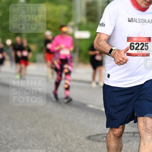 06.09.2026 - CURREX Alsterlauf Dr. Thomas Lammeyer http://msf.ph/oto/10145523 06.09.2026 10:18:36 Laufen 6225 meine-sportfotos.de