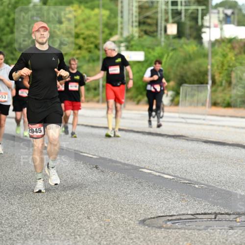 06.09.2026 - CURREX Alsterlauf Dr. Thomas Lammeyer http://msf.ph/oto/10145560 06.09.2026 10:18:40 Laufen 2553, 2945 meine-sportfotos.de