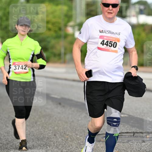 06.09.2026 - CURREX Alsterlauf Dr. Thomas Lammeyer http://msf.ph/oto/10145666 06.09.2026 10:18:52 Laufen 3742, 4450 meine-sportfotos.de