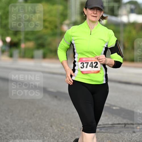 06.09.2026 - CURREX Alsterlauf Dr. Thomas Lammeyer http://msf.ph/oto/10145677 06.09.2026 10:18:54 Laufen 3742 meine-sportfotos.de