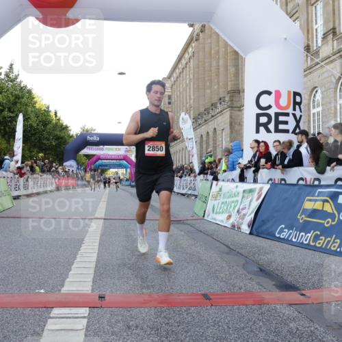 06.09.2026 - CURREX Alsterlauf Yannick Fuchs http://msf.ph/oto/10145770 06.09.2026 09:47:44 Ziel 2850, 5863, 6378, 8189 meine-sportfotos.de