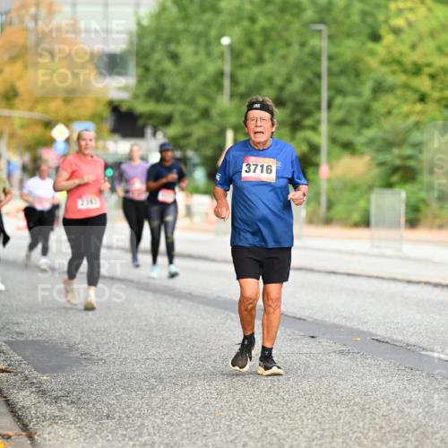 06.09.2026 - CURREX Alsterlauf Dr. Thomas Lammeyer http://msf.ph/oto/10145847 06.09.2026 10:19:45 Laufen 3716 meine-sportfotos.de