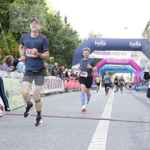 06.09.2026 - CURREX Alsterlauf Yannick Fuchs http://msf.ph/oto/10146026 06.09.2026 09:47:49 Ziel 2850, 5704, 6228, 6262, 6378, 8189 meine-sportfotos.de