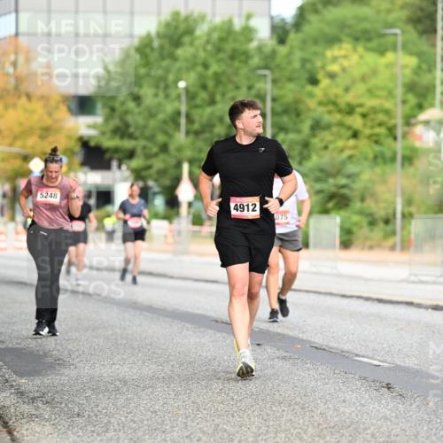 06.09.2026 - CURREX Alsterlauf Dr. Thomas Lammeyer http://msf.ph/oto/10146074 06.09.2026 10:20:33 Laufen 5248, 4912, 075 meine-sportfotos.de