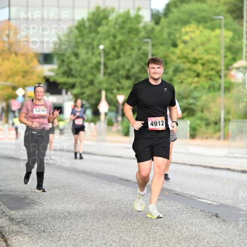 06.09.2026 - CURREX Alsterlauf Dr. Thomas Lammeyer http://msf.ph/oto/10146080 06.09.2026 10:20:34 Laufen 5248, 4912 meine-sportfotos.de