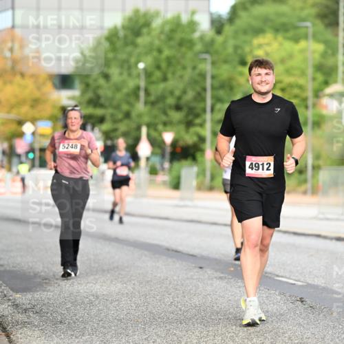 06.09.2026 - CURREX Alsterlauf Dr. Thomas Lammeyer http://msf.ph/oto/10146090 06.09.2026 10:20:34 Laufen 5248, 4912 meine-sportfotos.de