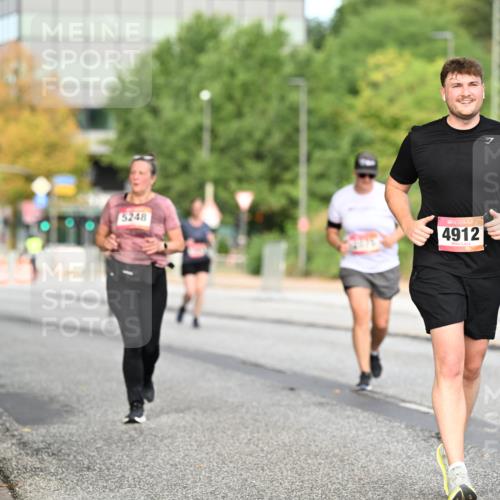06.09.2026 - CURREX Alsterlauf Dr. Thomas Lammeyer http://msf.ph/oto/10146098 06.09.2026 10:20:35 Laufen 5248, 4912, 7 meine-sportfotos.de