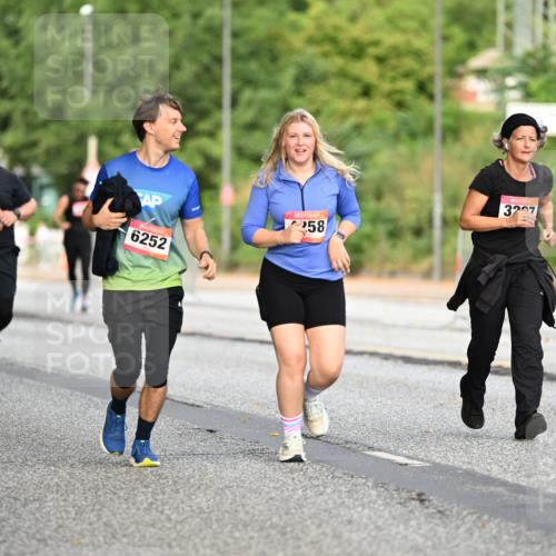 06.09.2026 - CURREX Alsterlauf Dr. Thomas Lammeyer http://msf.ph/oto/10146246 06.09.2026 10:21:05 Laufen 6336, 5409, 6252, 3207, 258 meine-sportfotos.de