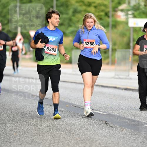 06.09.2026 - CURREX Alsterlauf Dr. Thomas Lammeyer http://msf.ph/oto/10146249 06.09.2026 10:21:05 Laufen 5409, 6252, 4258, 3297 meine-sportfotos.de