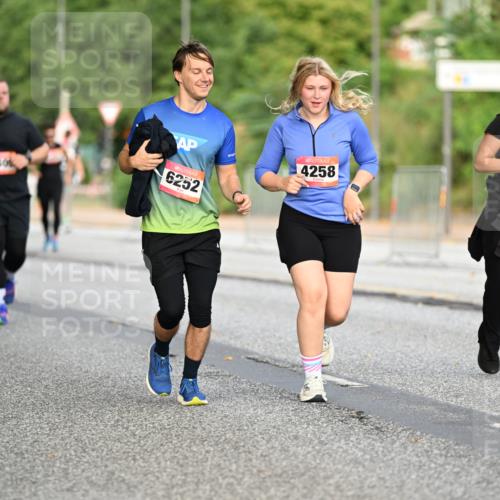 06.09.2026 - CURREX Alsterlauf Dr. Thomas Lammeyer http://msf.ph/oto/10146251 06.09.2026 10:21:05 Laufen 6252, 4258, 3237 meine-sportfotos.de