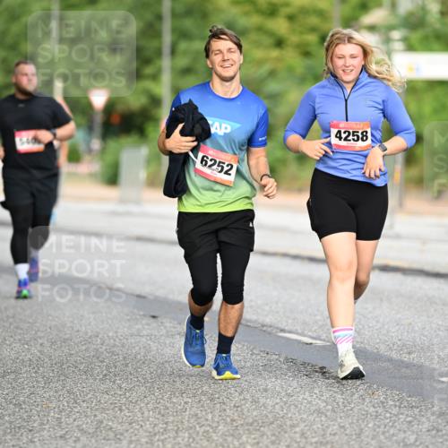 06.09.2026 - CURREX Alsterlauf Dr. Thomas Lammeyer http://msf.ph/oto/10146258 06.09.2026 10:21:06 Laufen 4258, 6252 meine-sportfotos.de