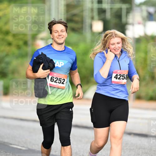 06.09.2026 - CURREX Alsterlauf Dr. Thomas Lammeyer http://msf.ph/oto/10146275 06.09.2026 10:21:08 Laufen 5409, 6252, 4258 meine-sportfotos.de