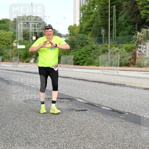 06.09.2026 - CURREX Alsterlauf Dr. Thomas Lammeyer http://msf.ph/oto/10146443 06.09.2026 10:21:36 Laufen 594 meine-sportfotos.de
