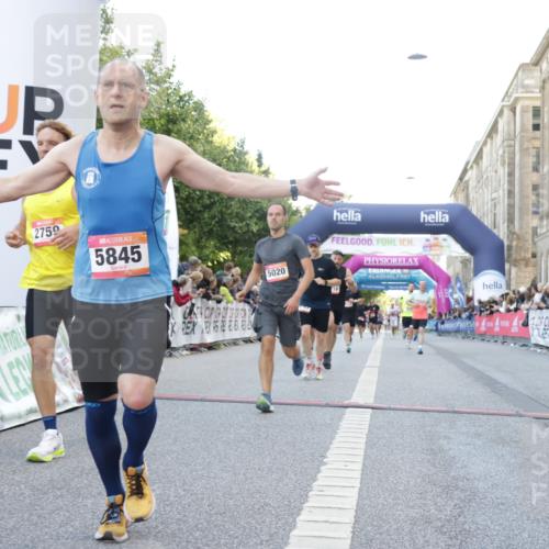 06.09.2026 - CURREX Alsterlauf Yannick Fuchs http://msf.ph/oto/10146537 06.09.2026 09:47:55 Ziel 2114, 2759, 4145, 4718, 4743, 5020, 5219, 5704, 5845, 6228, 6262 meine-sportfotos.de