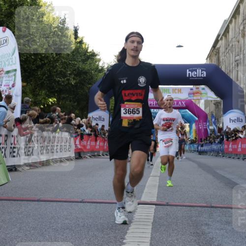 06.09.2026 - CURREX Alsterlauf Yannick Fuchs http://msf.ph/oto/10146661 06.09.2026 09:48:05 Ziel 2114, 2134, 2463, 3632, 3665, 4718, 4743, 5076, 5219, 5804, 5932, 6009 meine-sportfotos.de