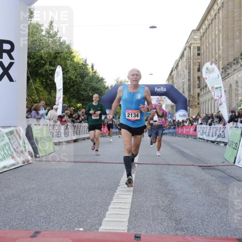 06.09.2026 - CURREX Alsterlauf Yannick Fuchs http://msf.ph/oto/10146867 06.09.2026 09:48:09 Ziel 2134, 2463, 3632, 3665, 4405, 4472, 5315, 5804, 5932, 6009 meine-sportfotos.de