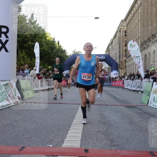 06.09.2026 - CURREX Alsterlauf Yannick Fuchs http://msf.ph/oto/10146871 06.09.2026 09:48:09 Ziel 2134, 2463, 3632, 3665, 4405, 4472, 5315, 5804, 5932, 6009 meine-sportfotos.de