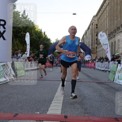 06.09.2026 - CURREX Alsterlauf Yannick Fuchs http://msf.ph/oto/10146876 06.09.2026 09:48:10 Ziel 2134, 2463, 3632, 3665, 4405, 4472, 4583, 5315, 5804, 5932, 6009, 8041 meine-sportfotos.de
