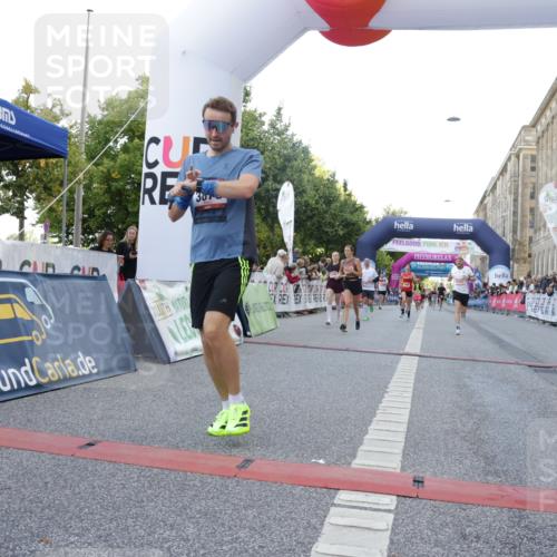 06.09.2026 - CURREX Alsterlauf Yannick Fuchs http://msf.ph/oto/10147066 06.09.2026 09:48:19 Ziel 2104, 2189, 2275, 2746, 3878, 4254, 4405, 4472, 4583, 5153, 5315, 5868, 6414, 8041 meine-sportfotos.de