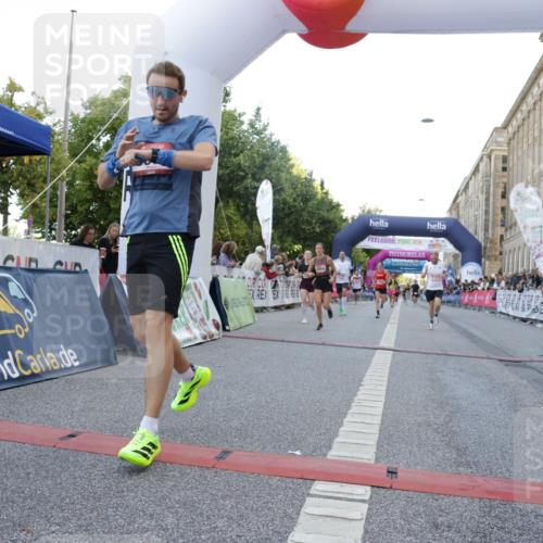 06.09.2026 - CURREX Alsterlauf Yannick Fuchs http://msf.ph/oto/10147073 06.09.2026 09:48:19 Ziel 2104, 2189, 2275, 2746, 3878, 4254, 4405, 4472, 4583, 5153, 5315, 5868, 6414, 8041 meine-sportfotos.de