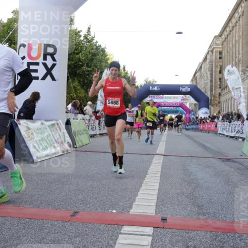 06.09.2026 - CURREX Alsterlauf Yannick Fuchs http://msf.ph/oto/10147136 06.09.2026 09:48:23 Ziel 2104, 2189, 2275, 2746, 2796, 3045, 3860, 3878, 4254, 4690, 4774, 5153, 5311, 5868, 6414 meine-sportfotos.de