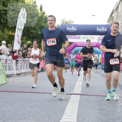 06.09.2026 - CURREX Alsterlauf Yannick Fuchs http://msf.ph/oto/10147262 06.09.2026 09:48:28 Ziel 2189, 2746, 2796, 3045, 3798, 3847, 3860, 3977, 4254, 4471, 4690, 4774, 5153, 5311, 5868, 6040, 8217 meine-sportfotos.de